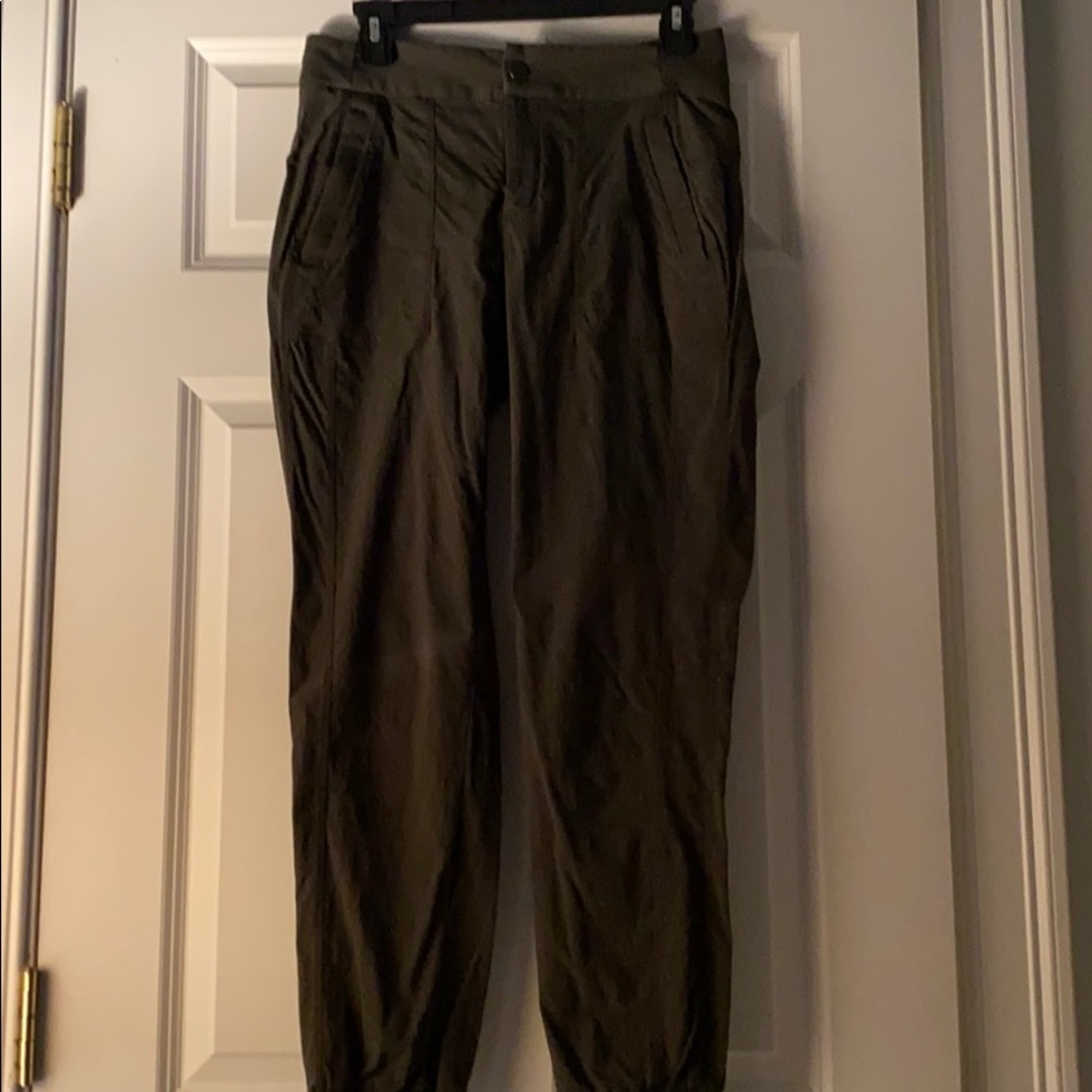 Athleta pants with zipper opening & elastic cuffs